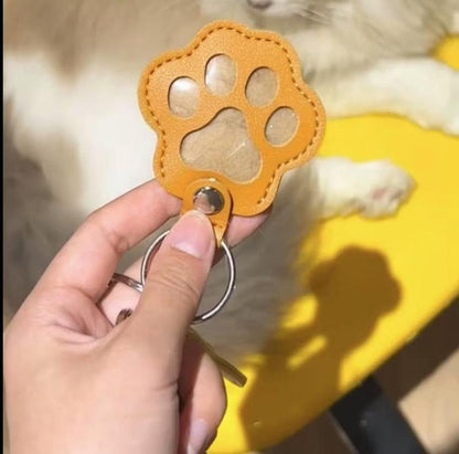 🔥LAST DAY 49% OFF - 🐾Pet Paw Shaped Leather Keychain
